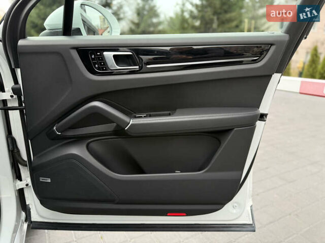 Белый Порше Каен, объемом двигателя 3 л и пробегом 23 тыс. км за 69900 $, фото 56 на Automoto.ua