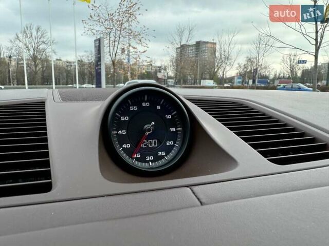 Белый Порше Каен, объемом двигателя 3 л и пробегом 61 тыс. км за 94490 $, фото 23 на Automoto.ua