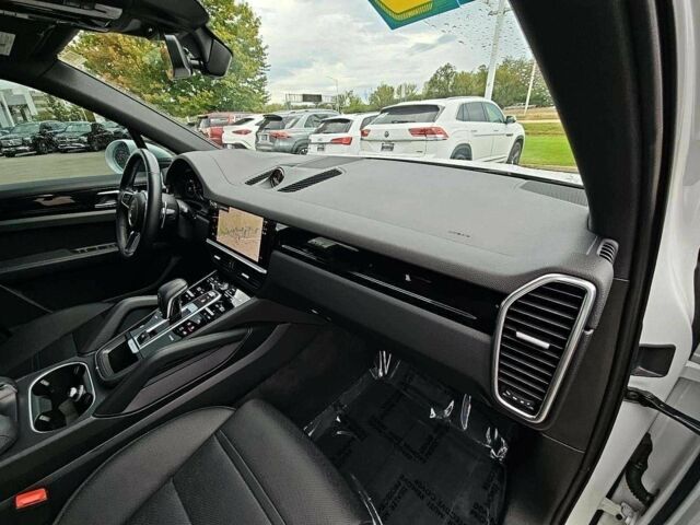 Білий Порше Cayenne, об'ємом двигуна 0 л та пробігом 20 тис. км за 24000 $, фото 5 на Automoto.ua