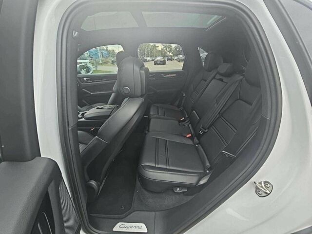 Білий Порше Cayenne, об'ємом двигуна 0 л та пробігом 20 тис. км за 24000 $, фото 6 на Automoto.ua