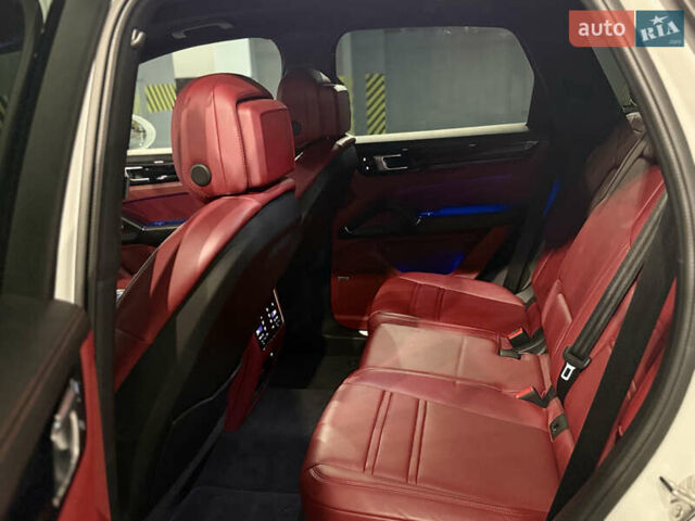 Белый Порше Каен, объемом двигателя 2.89 л и пробегом 23 тыс. км за 79000 $, фото 33 на Automoto.ua