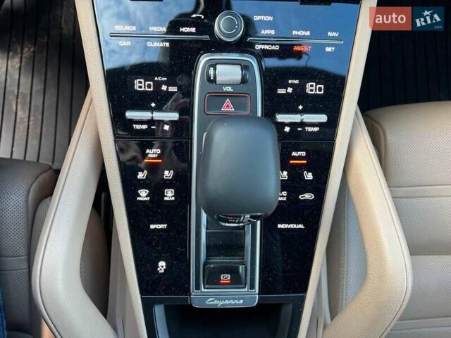 Белый Порше Каен, объемом двигателя 3 л и пробегом 100 тыс. км за 59990 $, фото 33 на Automoto.ua