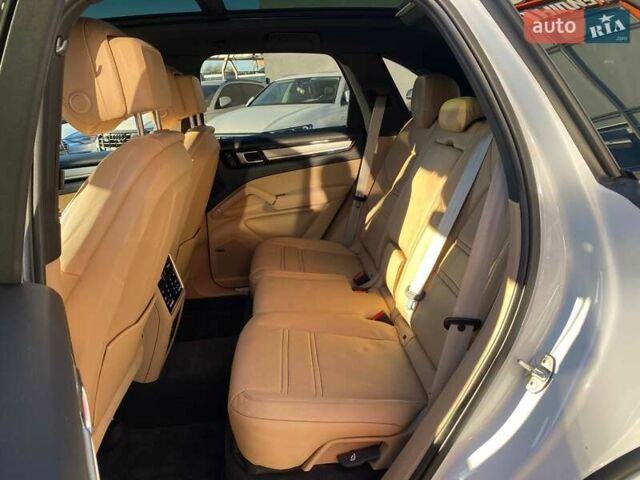 Білий Порше Cayenne, об'ємом двигуна 2.89 л та пробігом 32 тис. км за 83850 $, фото 21 на Automoto.ua