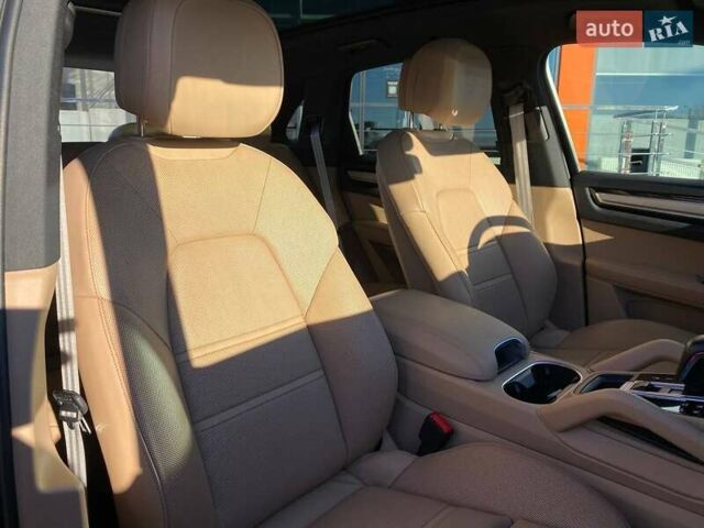 Білий Порше Cayenne, об'ємом двигуна 2.89 л та пробігом 32 тис. км за 83850 $, фото 27 на Automoto.ua