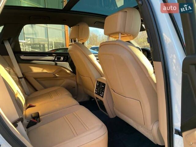 Білий Порше Cayenne, об'ємом двигуна 2.89 л та пробігом 32 тис. км за 83850 $, фото 25 на Automoto.ua