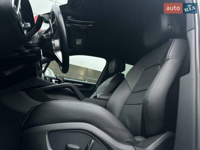 Белый Порше Каен, объемом двигателя 3 л и пробегом 34 тыс. км за 73500 $, фото 23 на Automoto.ua