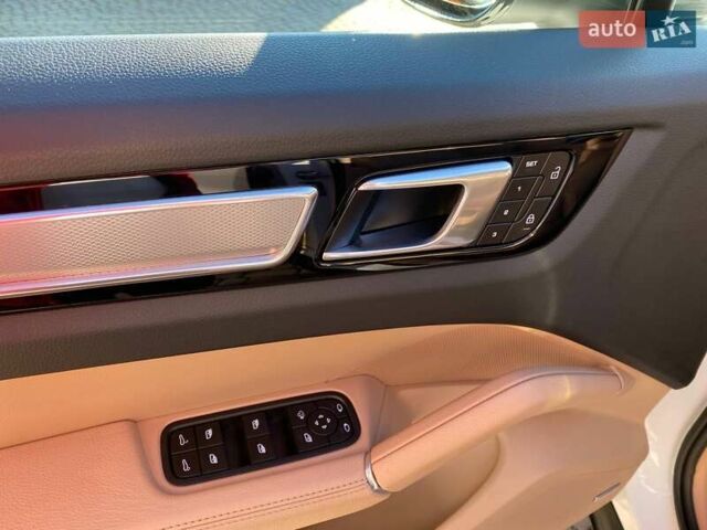 Білий Порше Cayenne, об'ємом двигуна 2.89 л та пробігом 32 тис. км за 83850 $, фото 11 на Automoto.ua