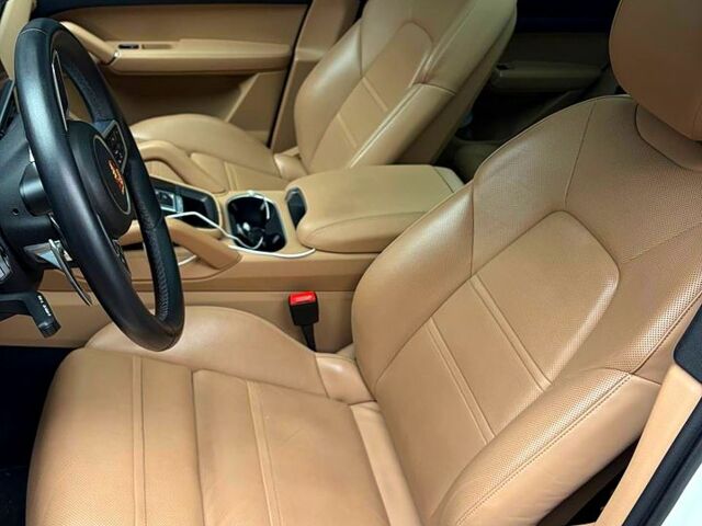 Белый Порше Каен, объемом двигателя 3 л и пробегом 65 тыс. км за 74899 $, фото 4 на Automoto.ua