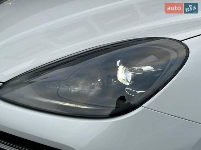 Белый Порше Каен, объемом двигателя 3 л и пробегом 34 тыс. км за 73500 $, фото 27 на Automoto.ua