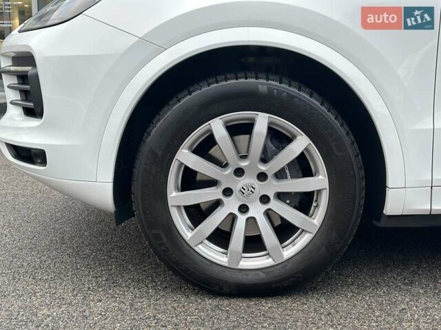 Белый Порше Каен, объемом двигателя 3 л и пробегом 34 тыс. км за 73500 $, фото 31 на Automoto.ua