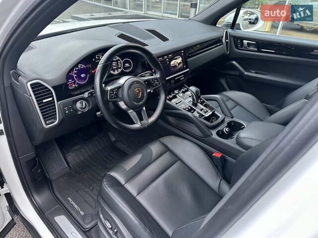 Белый Порше Каен, объемом двигателя 3 л и пробегом 34 тыс. км за 73500 $, фото 10 на Automoto.ua