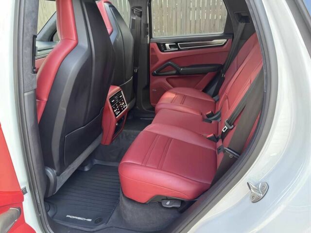 Білий Порше Cayenne, об'ємом двигуна 4 л та пробігом 19 тис. км за 31000 $, фото 11 на Automoto.ua