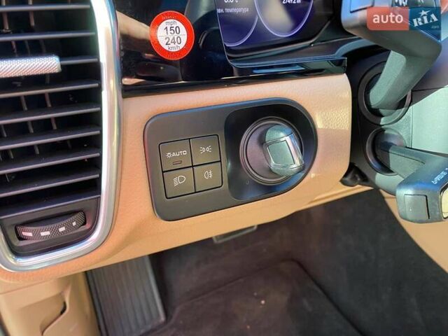 Білий Порше Cayenne, об'ємом двигуна 2.89 л та пробігом 32 тис. км за 83850 $, фото 12 на Automoto.ua