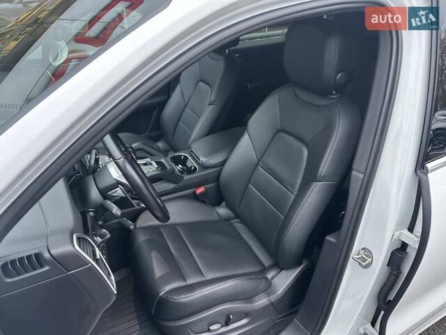 Белый Порше Каен, объемом двигателя 3 л и пробегом 34 тыс. км за 73500 $, фото 9 на Automoto.ua