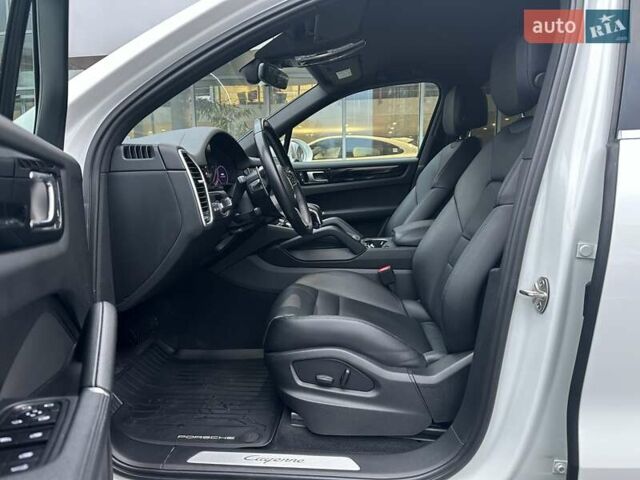 Белый Порше Каен, объемом двигателя 3 л и пробегом 34 тыс. км за 73500 $, фото 8 на Automoto.ua