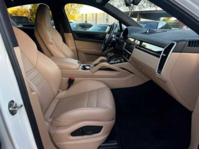 Білий Порше Cayenne, об'ємом двигуна 3 л та пробігом 24 тис. км за 45000 $, фото 7 на Automoto.ua