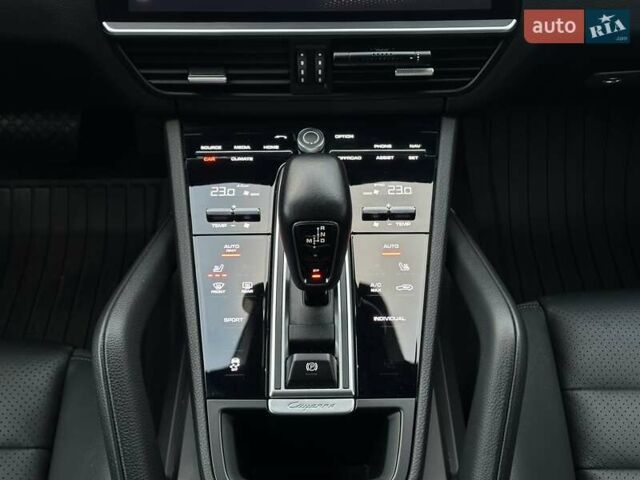 Белый Порше Каен, объемом двигателя 3 л и пробегом 34 тыс. км за 73500 $, фото 21 на Automoto.ua