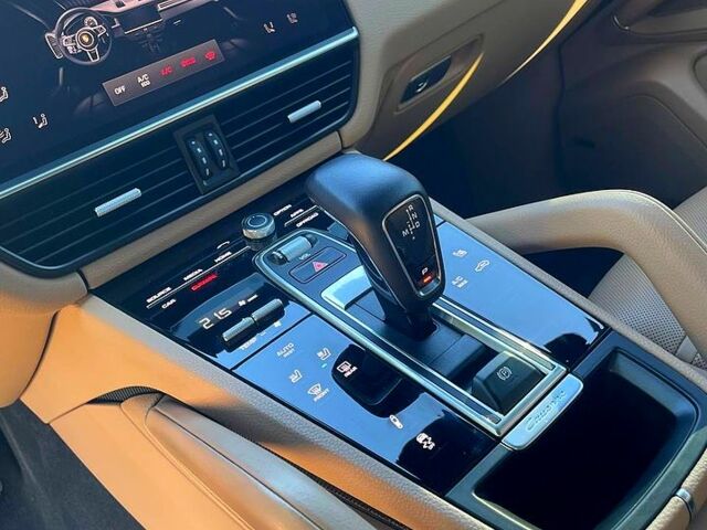 Белый Порше Каен, объемом двигателя 3 л и пробегом 65 тыс. км за 74899 $, фото 6 на Automoto.ua