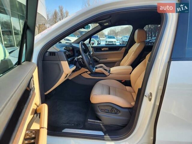 Белый Порше Каен, объемом двигателя 3 л и пробегом 1 тыс. км за 125000 $, фото 12 на Automoto.ua