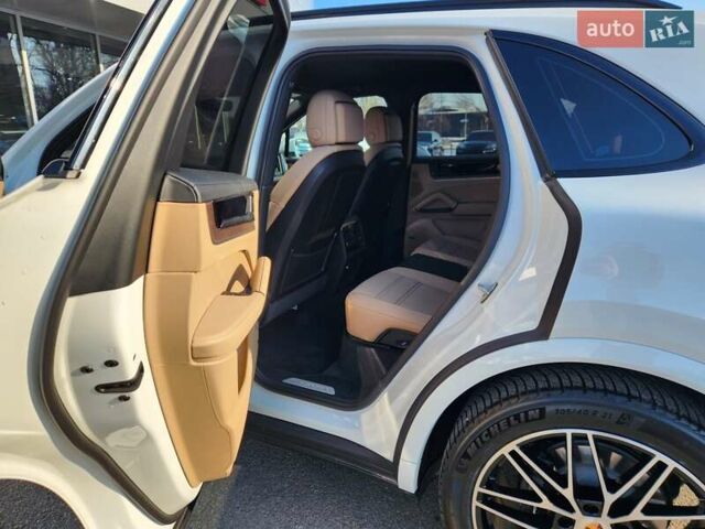 Белый Порше Каен, объемом двигателя 3 л и пробегом 1 тыс. км за 125000 $, фото 10 на Automoto.ua