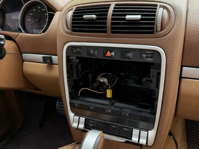 Бежевый Порше Каен, объемом двигателя 4.5 л и пробегом 260 тыс. км за 3330 $, фото 6 на Automoto.ua