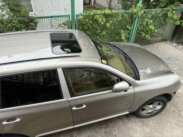 Бежевый Порше Каен, объемом двигателя 4.5 л и пробегом 260 тыс. км за 3330 $, фото 2 на Automoto.ua