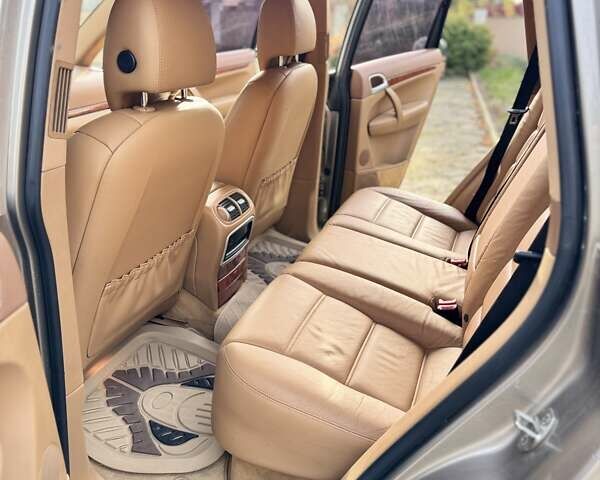 Бежевый Порше Каен, объемом двигателя 4.5 л и пробегом 208 тыс. км за 13800 $, фото 2 на Automoto.ua