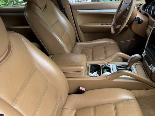 Бежевый Порше Каен, объемом двигателя 4.5 л и пробегом 260 тыс. км за 3330 $, фото 1 на Automoto.ua