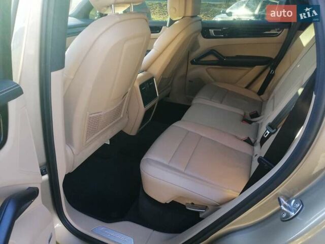 Бежевий Порше Cayenne, об'ємом двигуна 2.99 л та пробігом 65 тис. км за 66900 $, фото 25 на Automoto.ua
