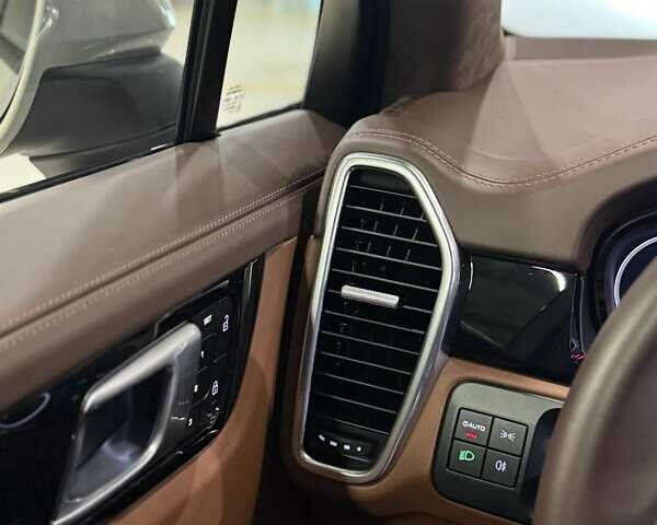 Бежевый Порше Каен, объемом двигателя 3 л и пробегом 22 тыс. км за 139000 $, фото 25 на Automoto.ua