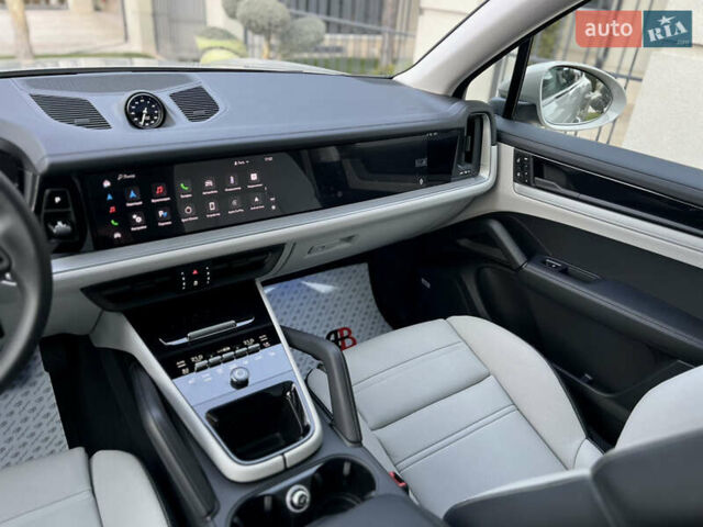 Бежевий Порше Cayenne, об'ємом двигуна 3 л та пробігом 4 тис. км за 139000 $, фото 42 на Automoto.ua