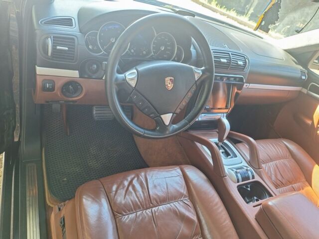 Чорний Порше Cayenne, об'ємом двигуна 4.8 л та пробігом 300 тис. км за 8730 $, фото 5 на Automoto.ua
