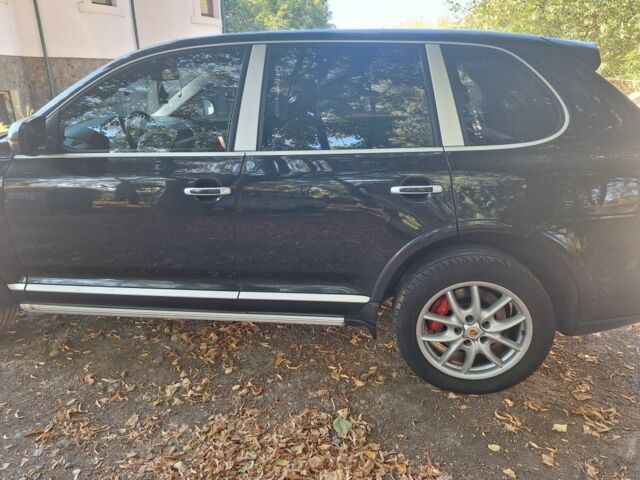 Чорний Порше Cayenne, об'ємом двигуна 4.8 л та пробігом 300 тис. км за 8730 $, фото 2 на Automoto.ua