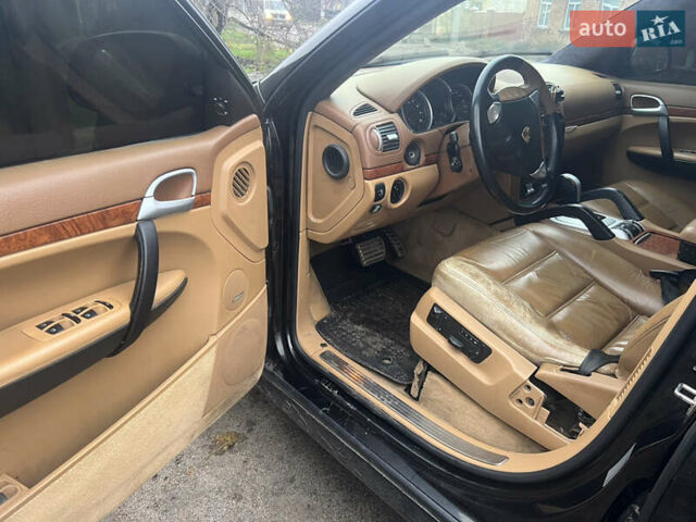 Черный Порше Каен, объемом двигателя 4.5 л и пробегом 240 тыс. км за 6700 $, фото 5 на Automoto.ua