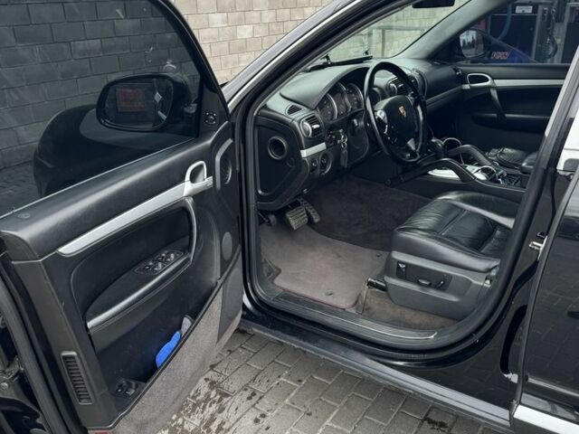 Черный Порше Каен, объемом двигателя 4.5 л и пробегом 232 тыс. км за 7900 $, фото 15 на Automoto.ua
