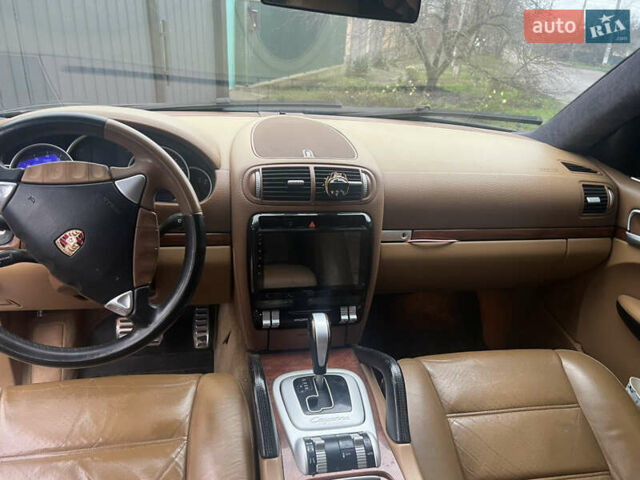 Черный Порше Каен, объемом двигателя 4.5 л и пробегом 240 тыс. км за 6700 $, фото 6 на Automoto.ua