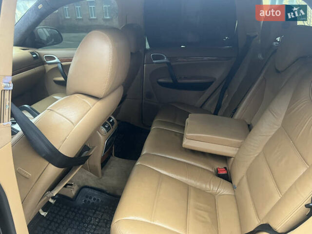 Черный Порше Каен, объемом двигателя 4.5 л и пробегом 240 тыс. км за 6700 $, фото 8 на Automoto.ua