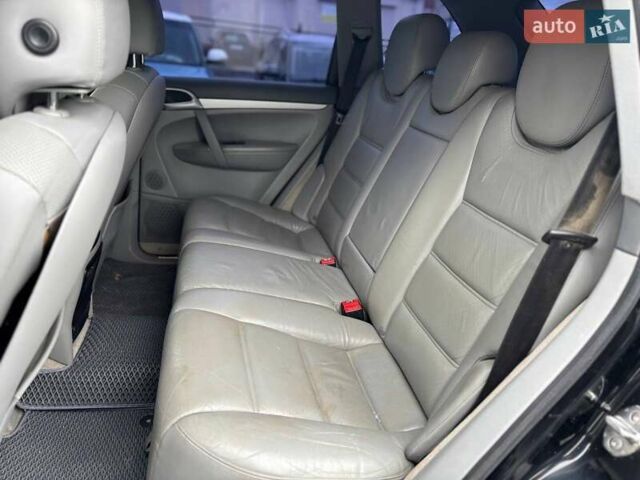 Черный Порше Каен, объемом двигателя 4.5 л и пробегом 280 тыс. км за 5799 $, фото 17 на Automoto.ua