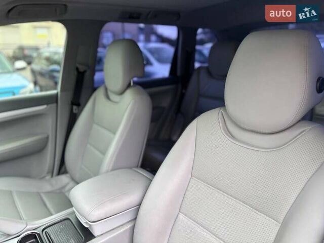 Черный Порше Каен, объемом двигателя 4.5 л и пробегом 280 тыс. км за 5799 $, фото 11 на Automoto.ua