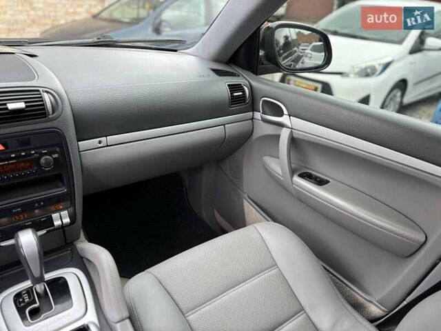 Черный Порше Каен, объемом двигателя 4.5 л и пробегом 280 тыс. км за 5799 $, фото 20 на Automoto.ua