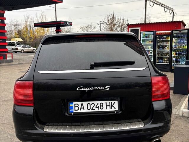 Черный Порше Каен, объемом двигателя 4.5 л и пробегом 289 тыс. км за 10200 $, фото 2 на Automoto.ua