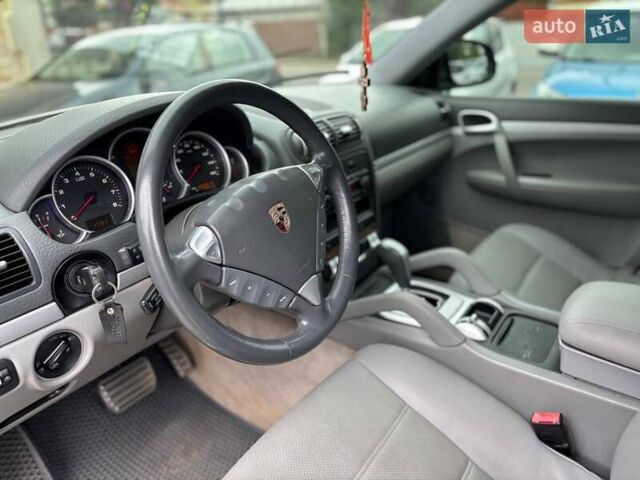 Черный Порше Каен, объемом двигателя 4.5 л и пробегом 280 тыс. км за 5799 $, фото 9 на Automoto.ua
