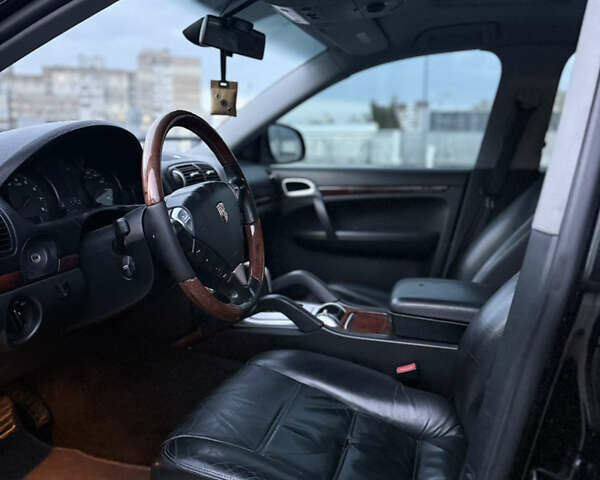 Чорний Порше Cayenne, об'ємом двигуна 3.2 л та пробігом 241 тис. км за 5999 $, фото 21 на Automoto.ua