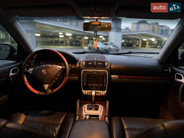 Чорний Порше Cayenne, об'ємом двигуна 3.2 л та пробігом 241 тис. км за 5999 $, фото 26 на Automoto.ua