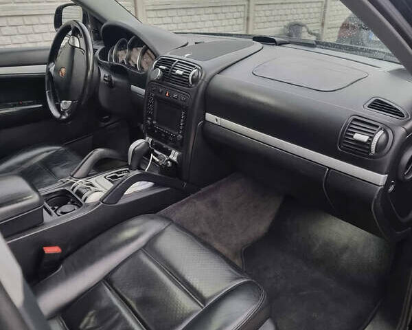 Черный Порше Каен, объемом двигателя 4.5 л и пробегом 206 тыс. км за 8500 $, фото 6 на Automoto.ua