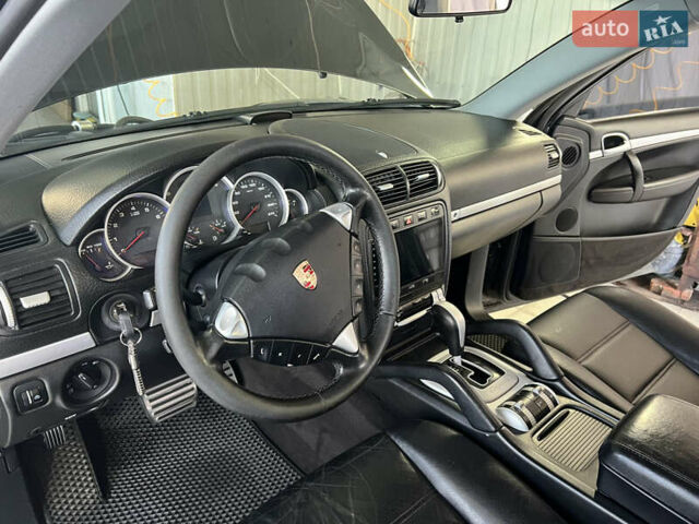 Черный Порше Каен, объемом двигателя 4.5 л и пробегом 378 тыс. км за 8200 $, фото 19 на Automoto.ua