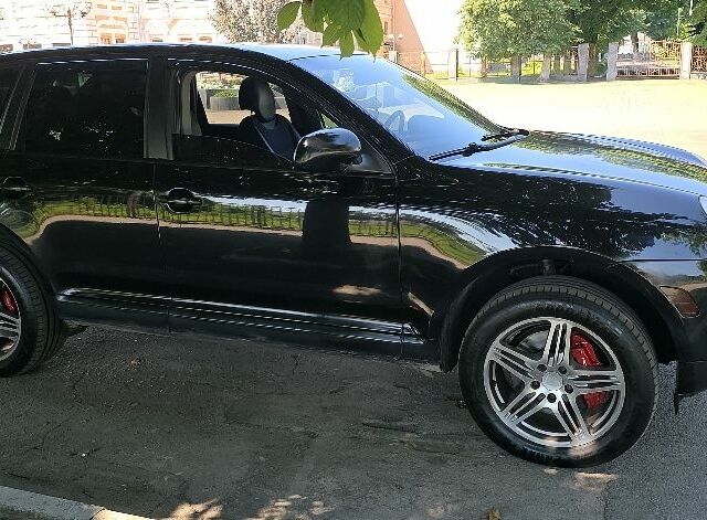 Чорний Порше Cayenne, об'ємом двигуна 4.5 л та пробігом 277 тис. км за 5517 $, фото 2 на Automoto.ua