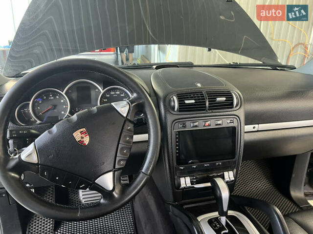 Черный Порше Каен, объемом двигателя 4.5 л и пробегом 378 тыс. км за 6600 $, фото 38 на Automoto.ua