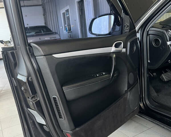 Черный Порше Каен, объемом двигателя 4.5 л и пробегом 378 тыс. км за 6600 $, фото 31 на Automoto.ua