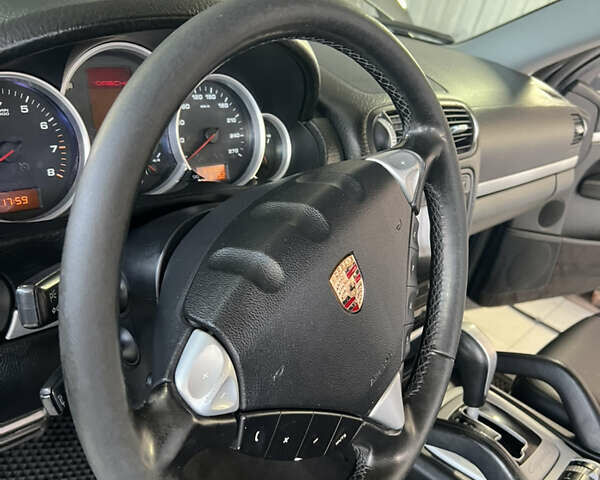 Черный Порше Каен, объемом двигателя 4.5 л и пробегом 378 тыс. км за 6600 $, фото 41 на Automoto.ua